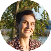 Portrait photo d'Anna Gerecht votre naturopathe certifiée à Lille.